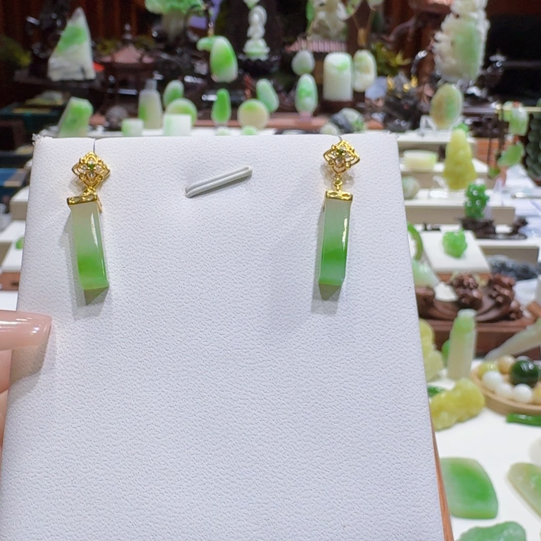 和田玉（翠青玉）18K金镶嵌耳饰翠青掐丝珐琅耳坠