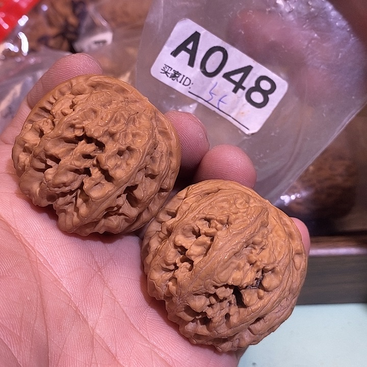 桃核吊坠粗筋42加尺。     