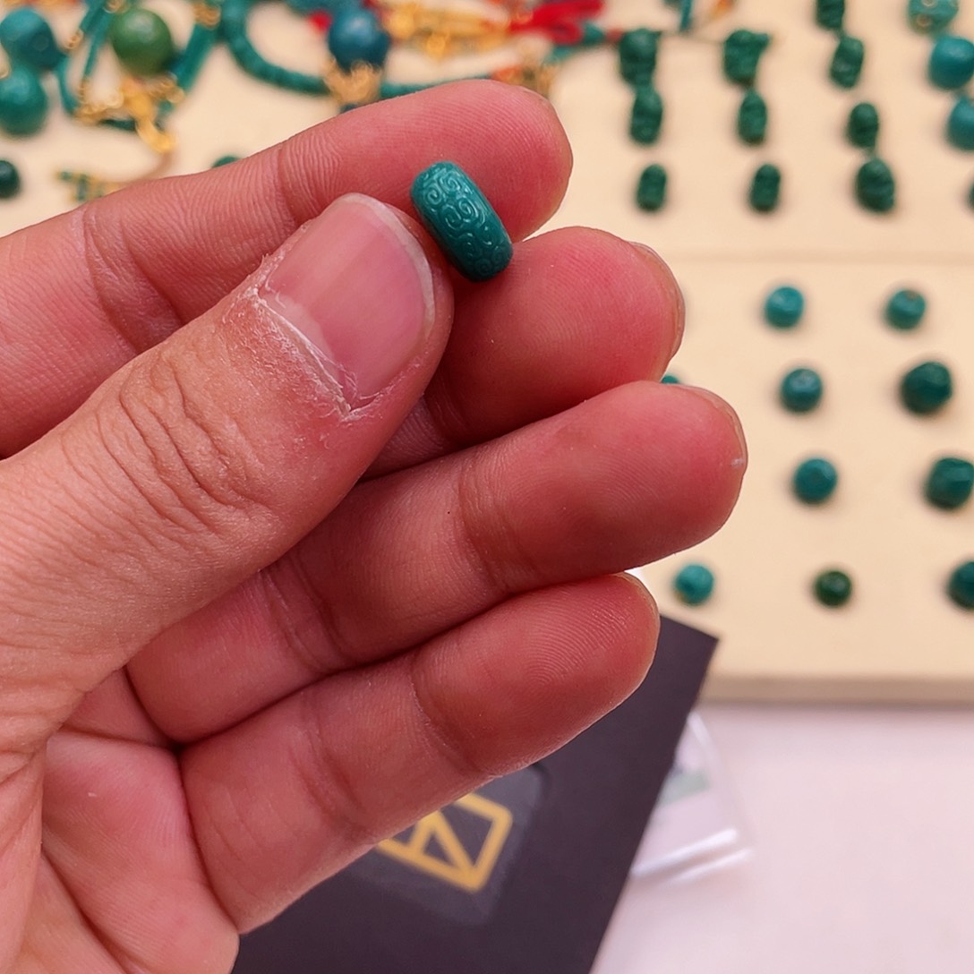 绿松石颈饰未镶嵌