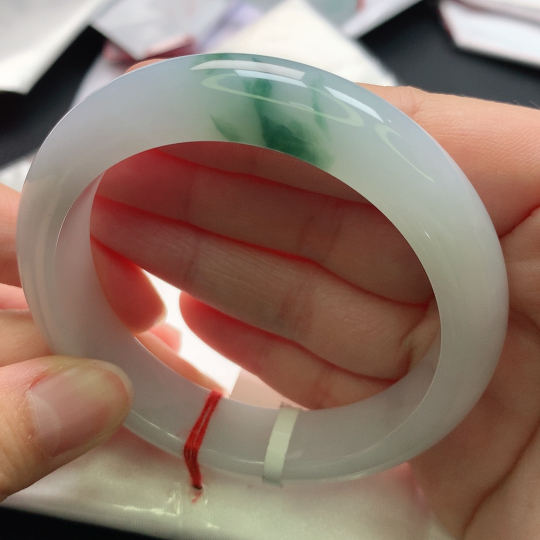 翡翠手镯未镶嵌5556圈