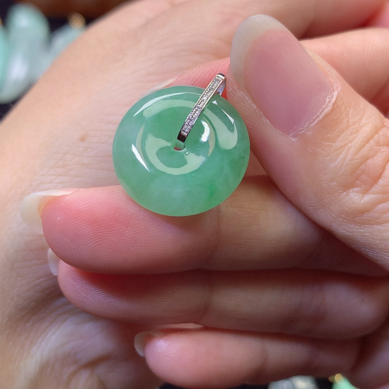 【闪购商品】吊坠(赠链)18K金镶嵌翡翠