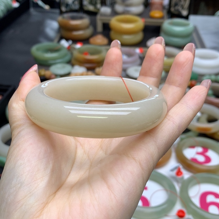 石英质玉手镯未镶嵌