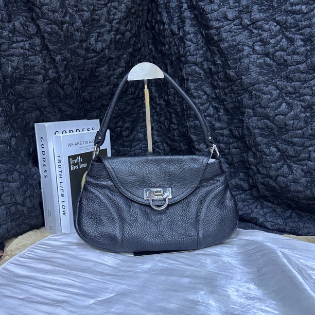 95新 FERRAGAMO/菲拉格慕 菲拉格慕黑银牛角单肩包腋下包