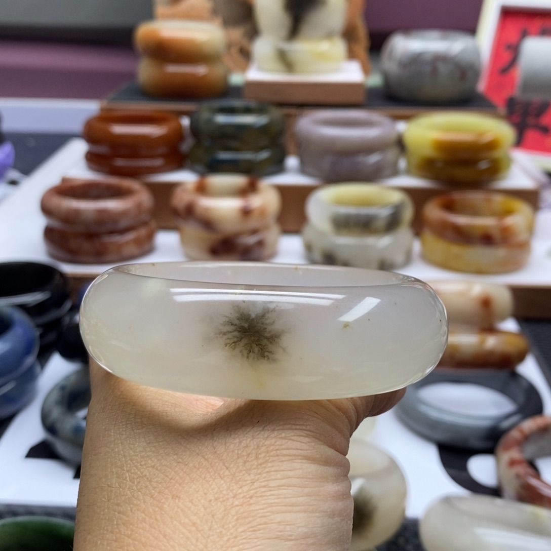 石英质玉手镯未镶嵌娟*