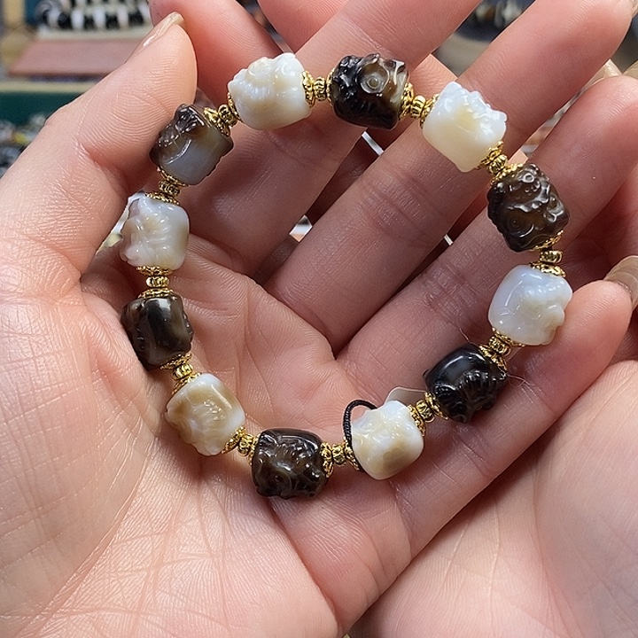 玛瑙/玉髓合金珠宝半成品台工巧雕大鹏鸟手串