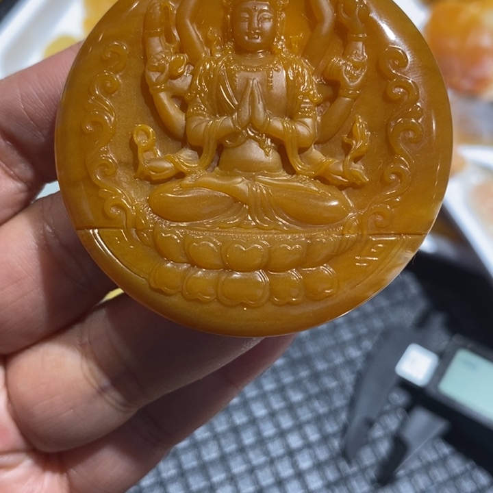 未镶嵌石英质玉（黄龙玉）颈饰