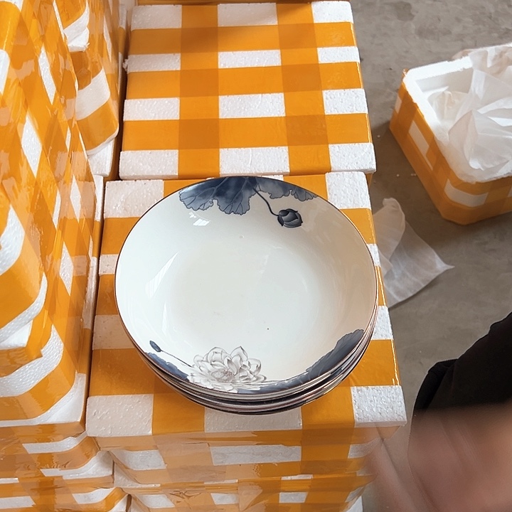 微瑕不退不换不补发 荷花圆盘6只