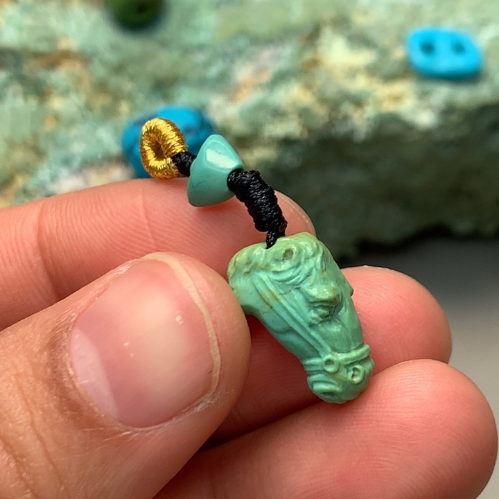 绿松石未镶嵌颈饰