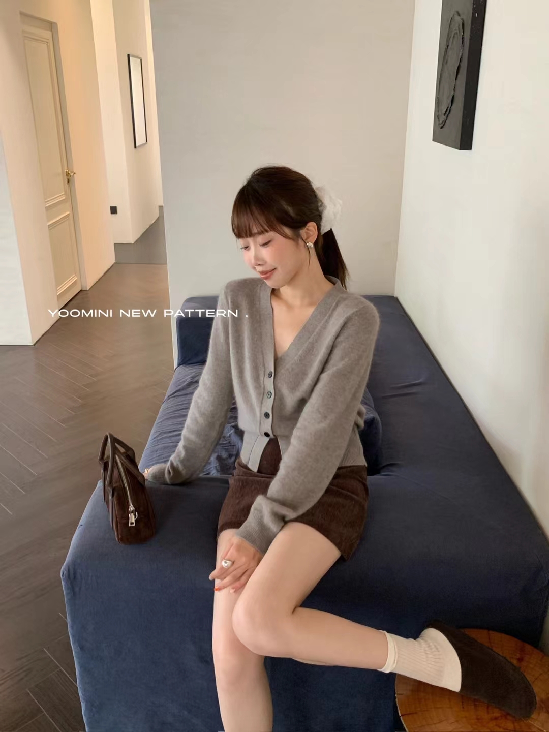 气质高端米白色V领针织羊毛开衫时尚设计修身显瘦外穿上衣