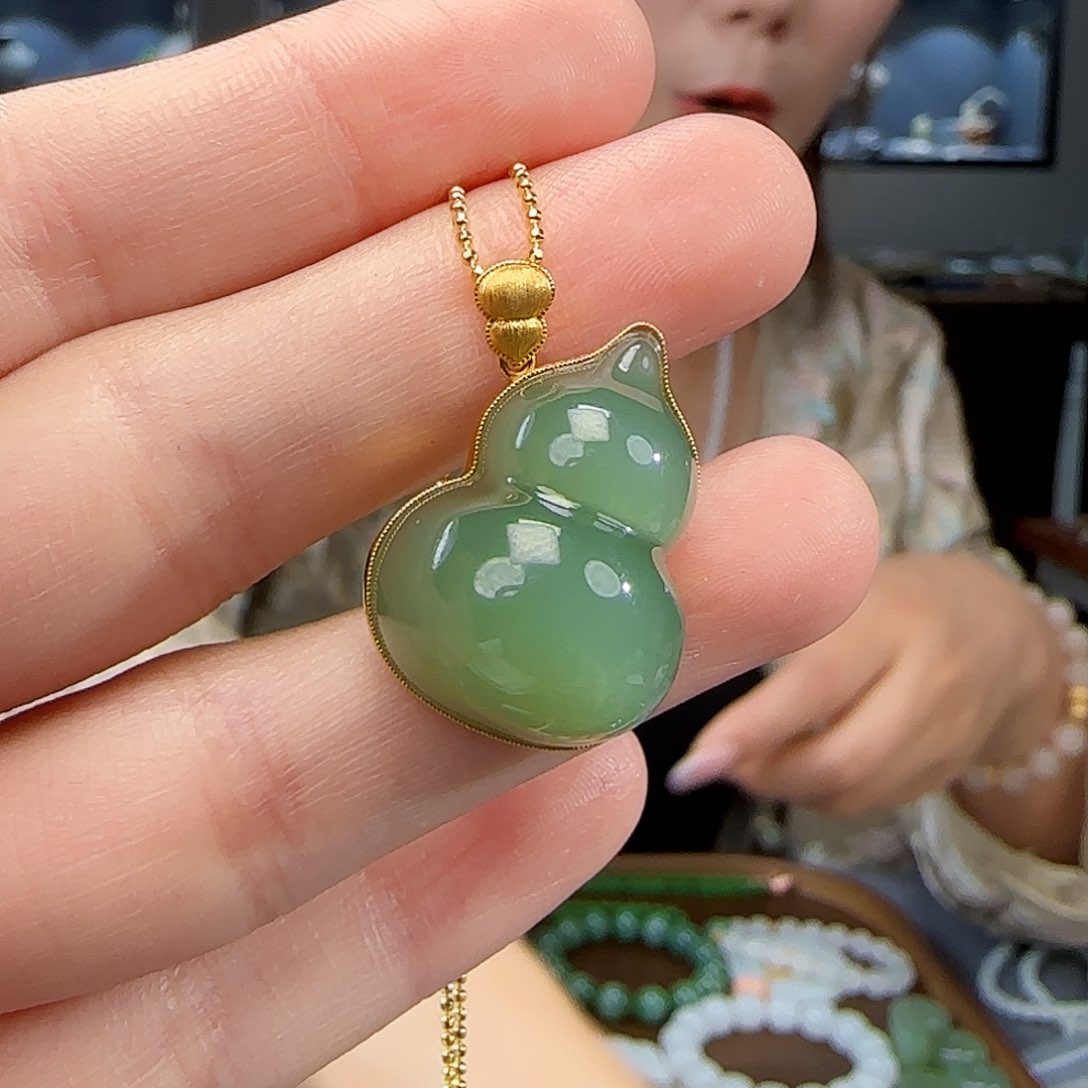 和田玉18K金镶嵌颈饰不含链