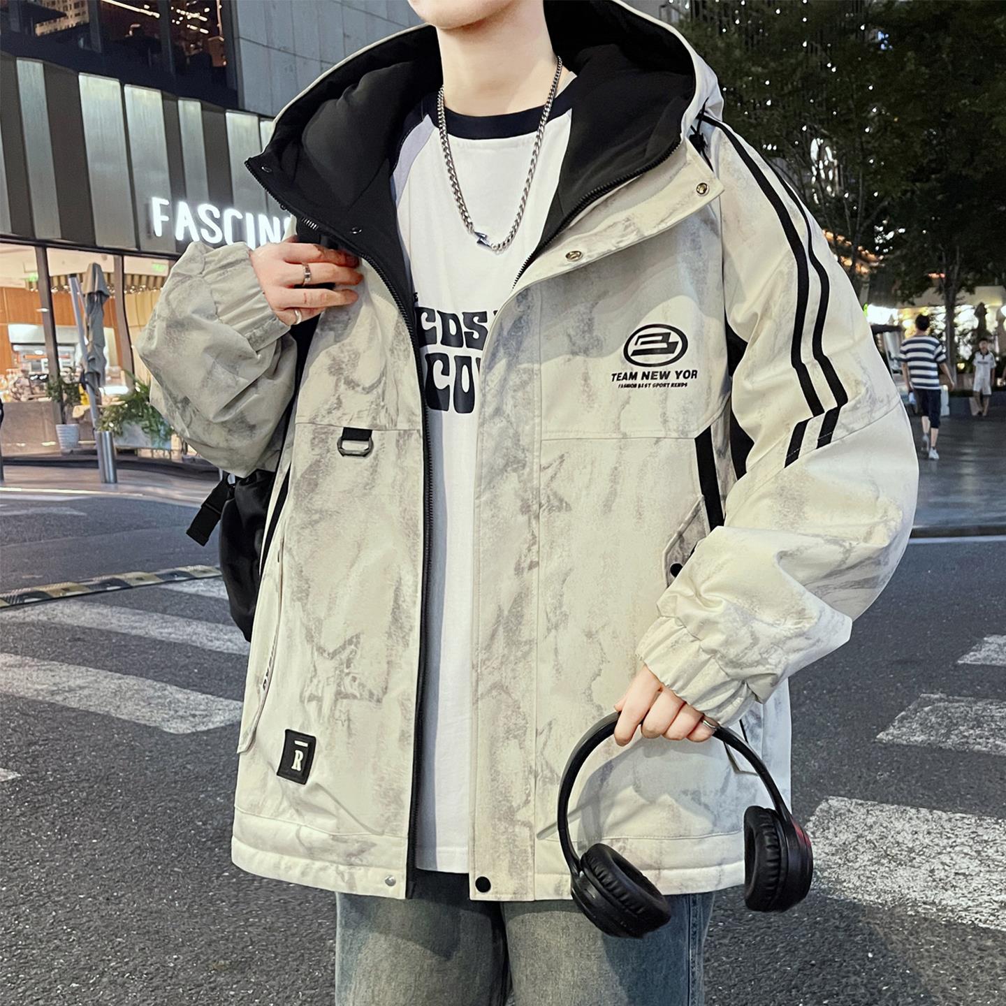 加绒加厚冲锋衣男秋冬季扎染工装夹克男冬装宽松休闲保暖连帽外套