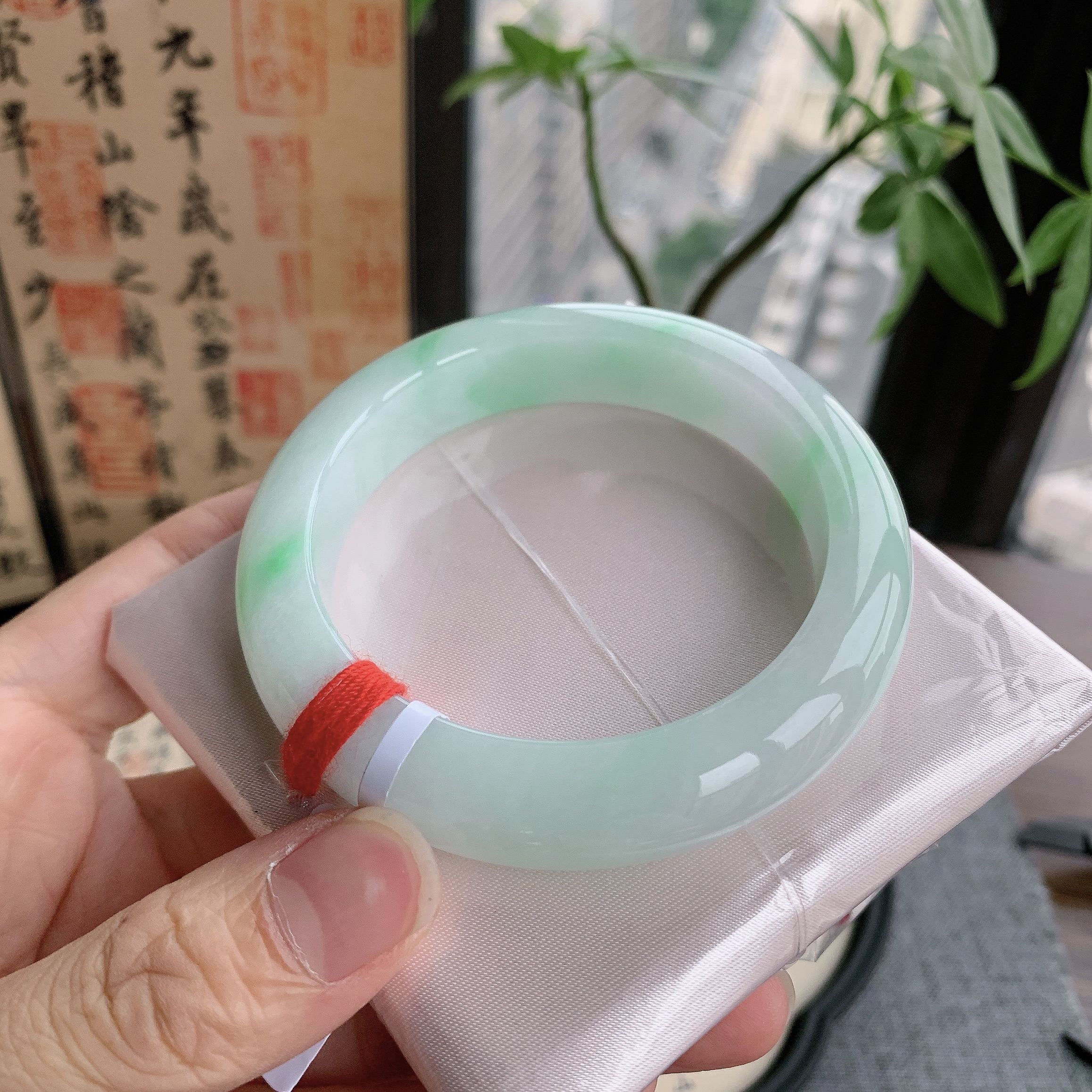 缅甸天然A货翡翠54-55圈口细糯化飘绿花水润正圈手镯女款095