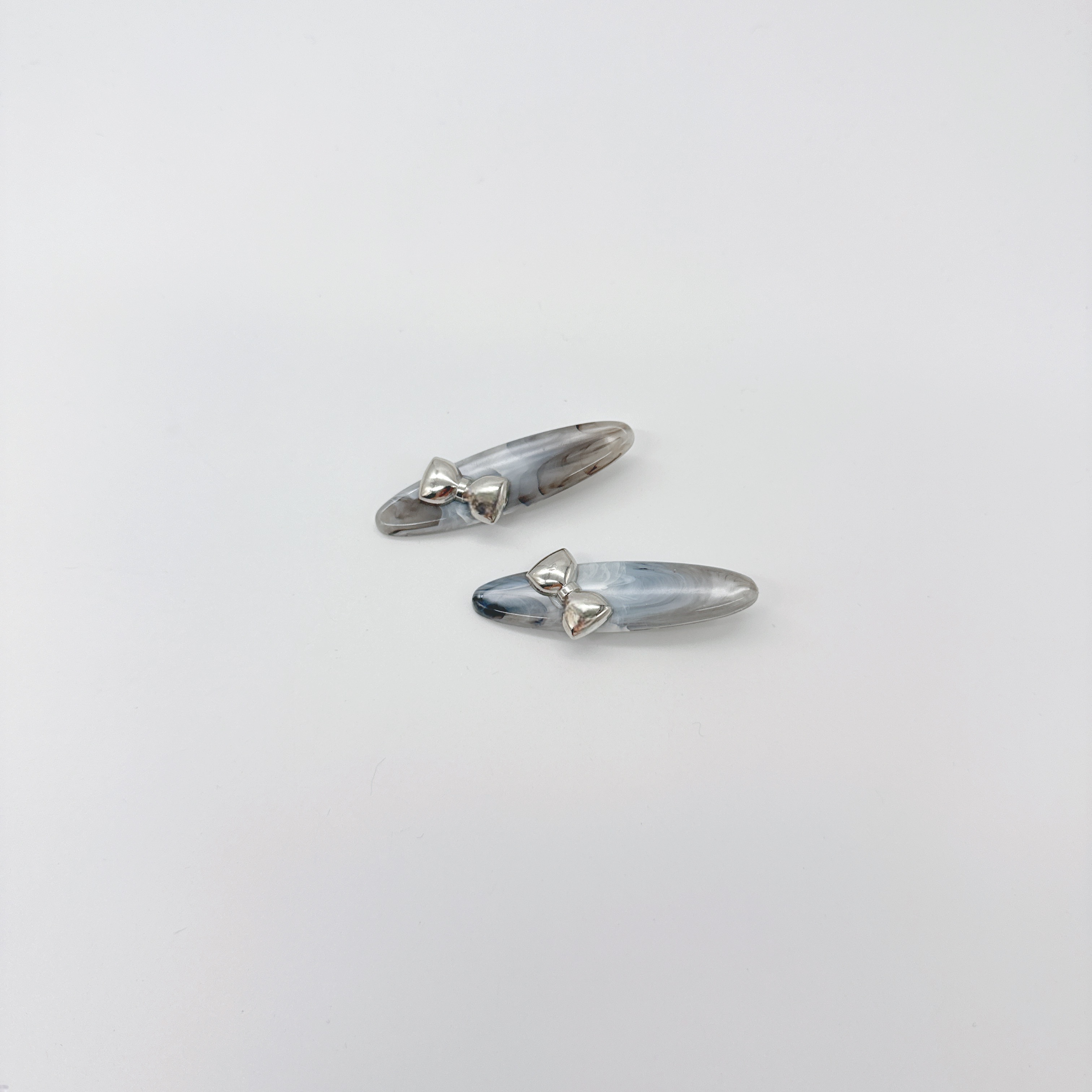 Mi33 理石花纹蝴蝶结字母鸭嘴夹 Y29061i4-1