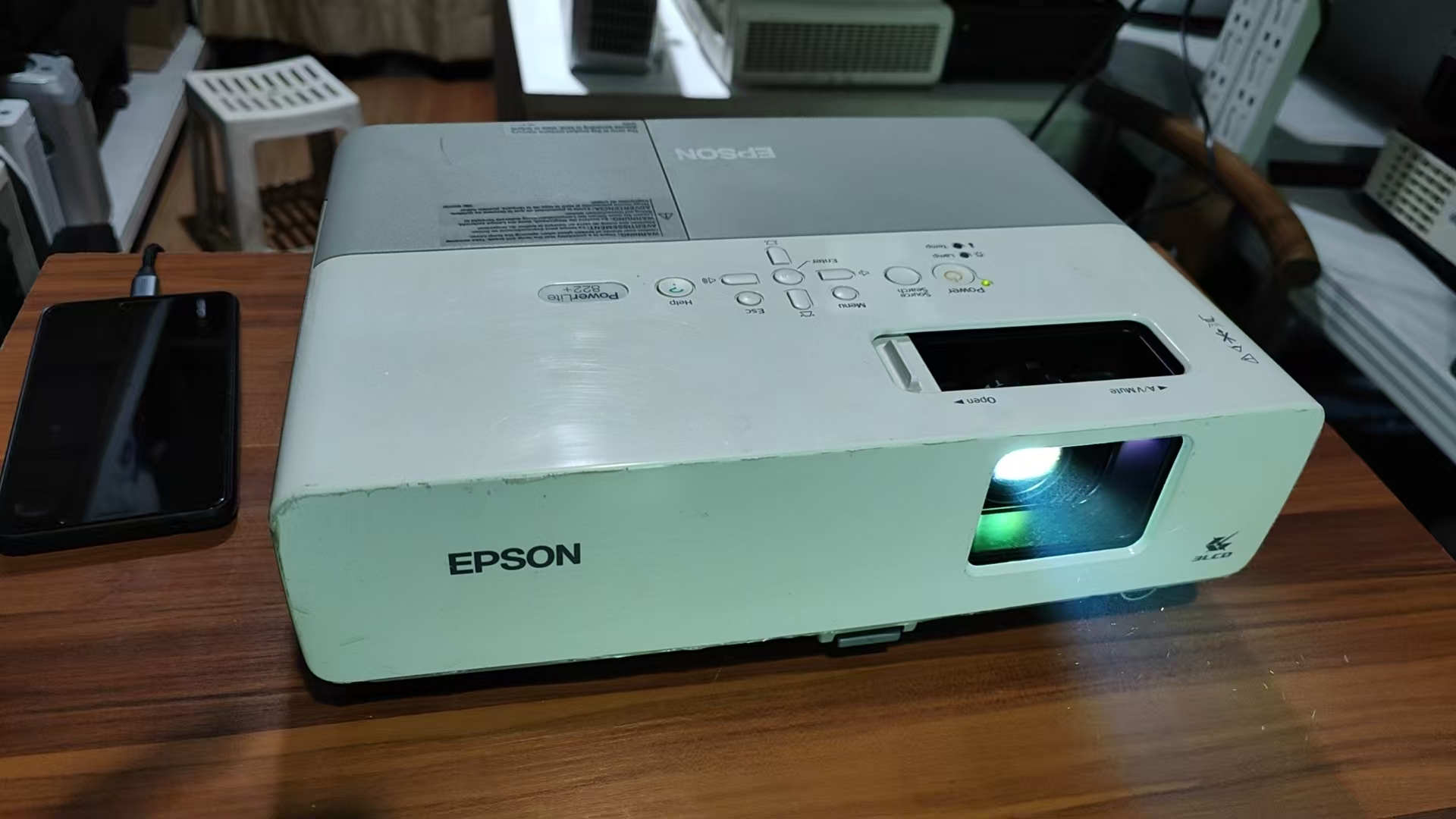 8新 Epson/爱普生 EB-825H投影仪 福利价 运费自理