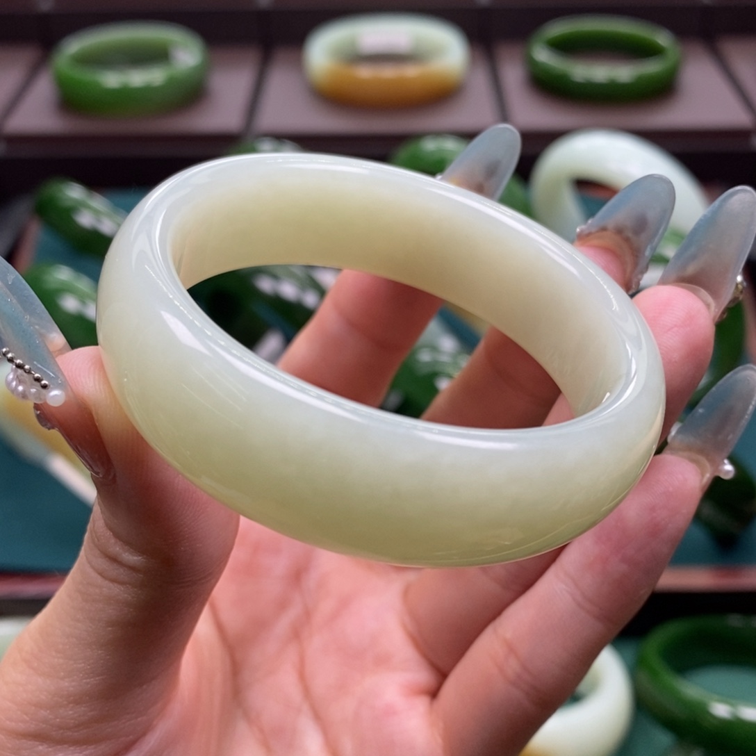 和田玉未镶嵌手镯5051