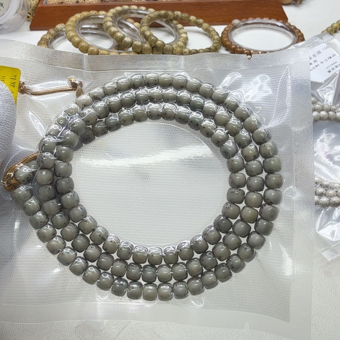 郑***r星月菩提吊坠24梵天小冰糖河豚6左右108一物一图