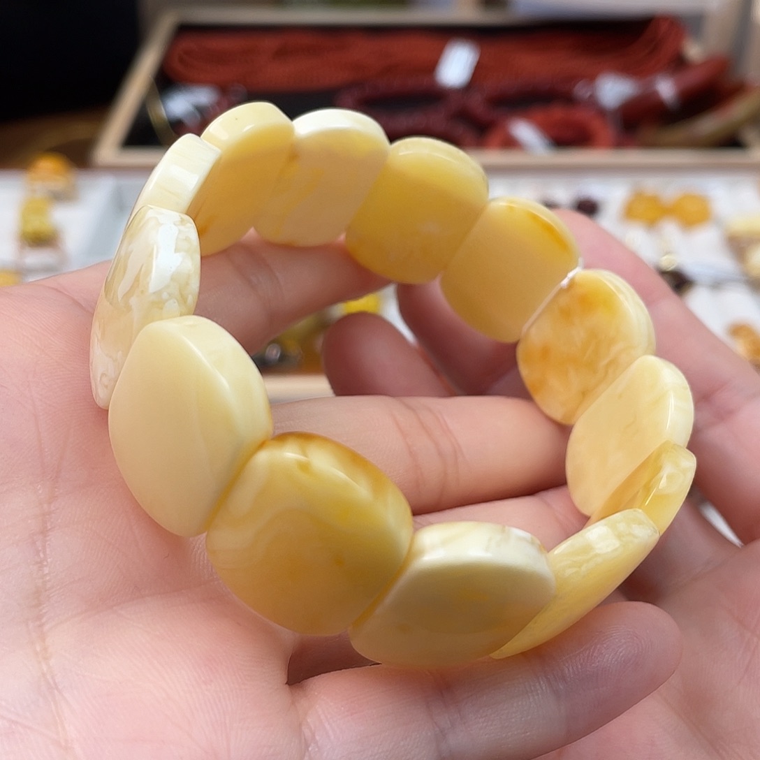 未镶嵌琥珀珠宝奇石白蜜手排 60+