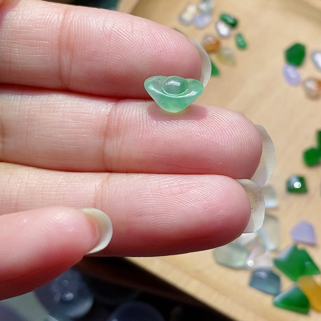 翡翠颈饰未镶嵌月*翡翠