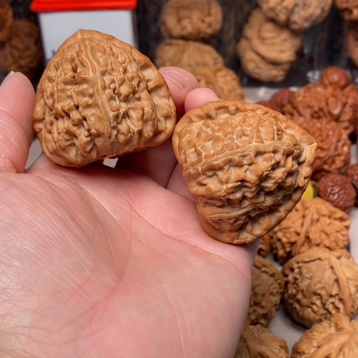 文玩核桃吊坠先***争三角白