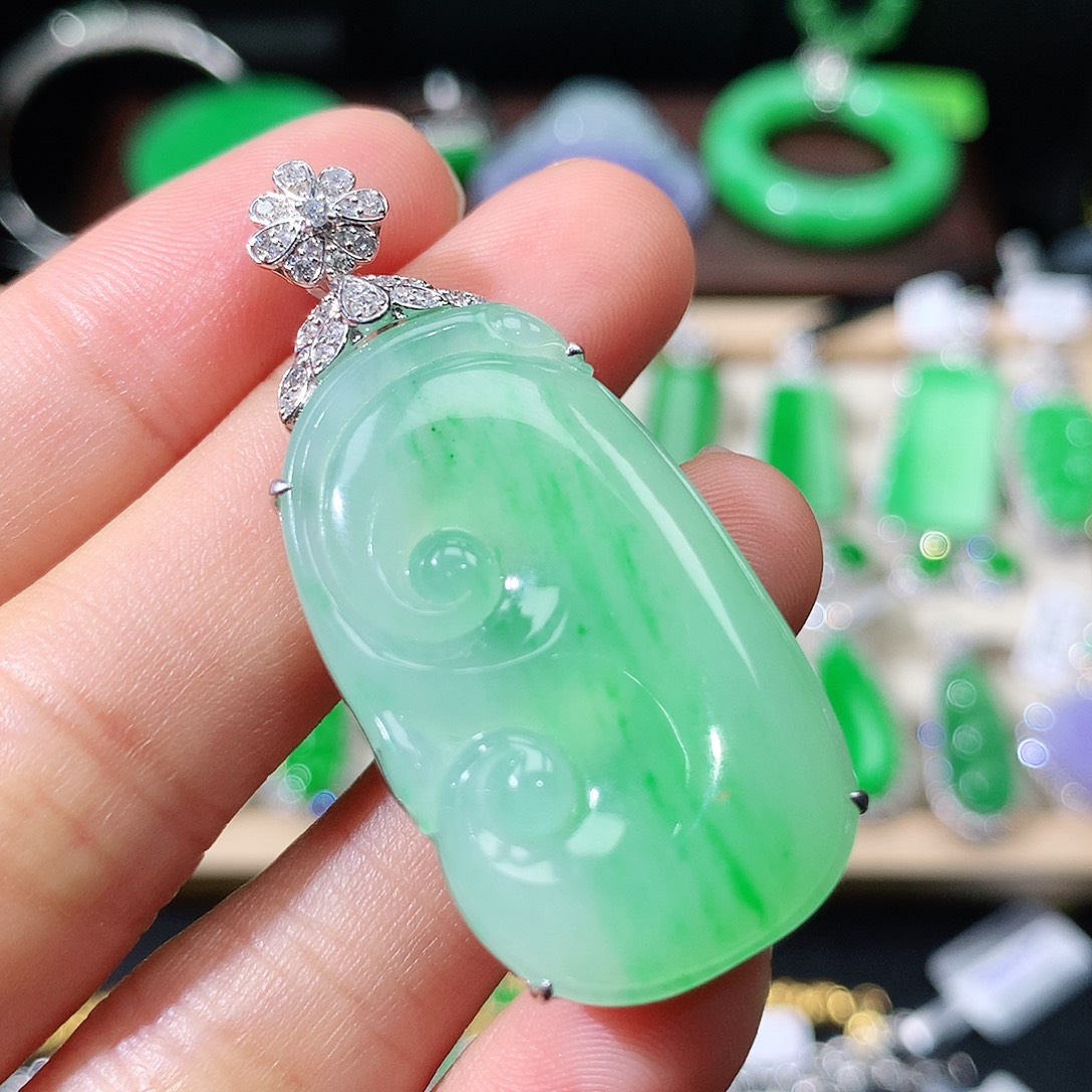 吊坠(不含链)18K金镶嵌翡翠