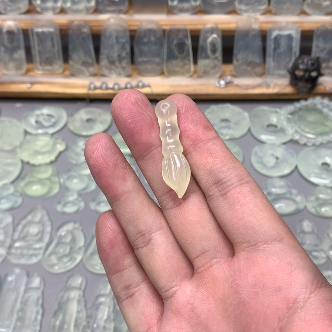 蛇纹石玉颈饰未镶嵌