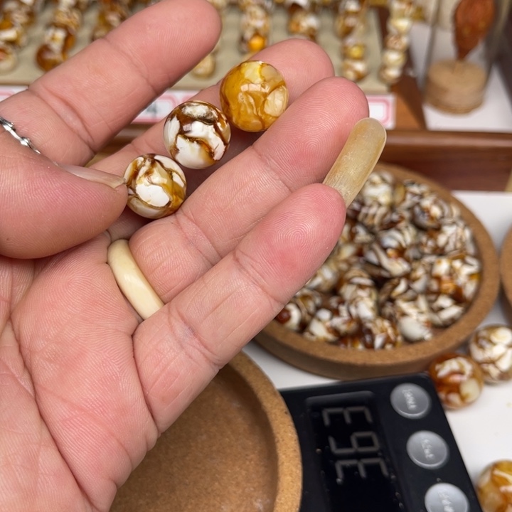 琥珀裸石未镶嵌小****志424号