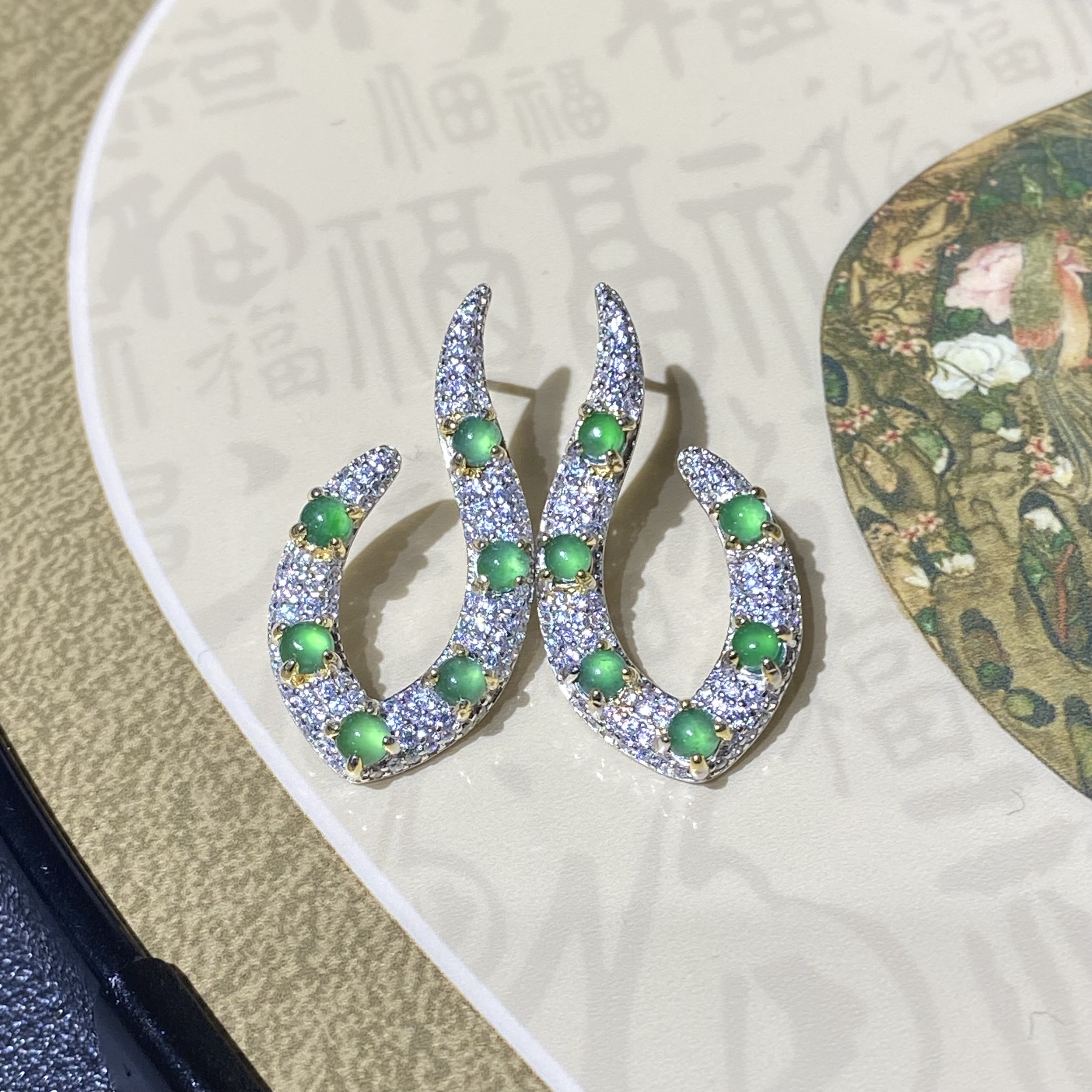 简约曲线灵蛇耳钉设计高定天然翡翠镶嵌