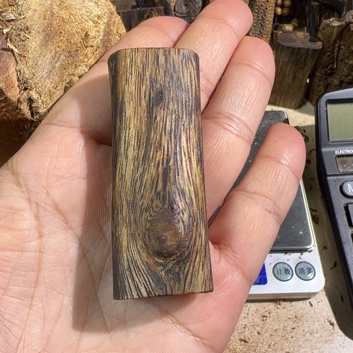 沉香吊坠棋楠沉香乌身吊坠11.2克