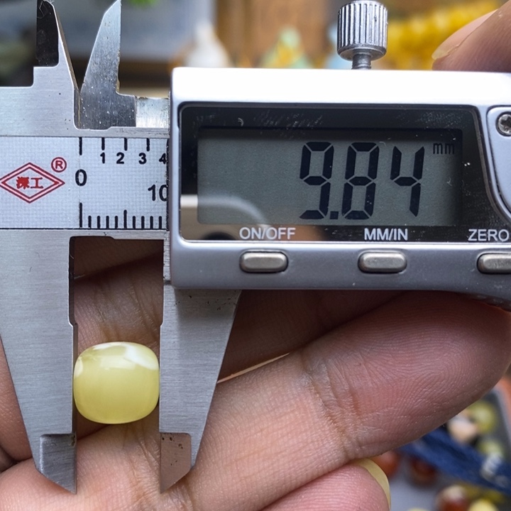 琥珀裸石未镶嵌6号9.8*8.7