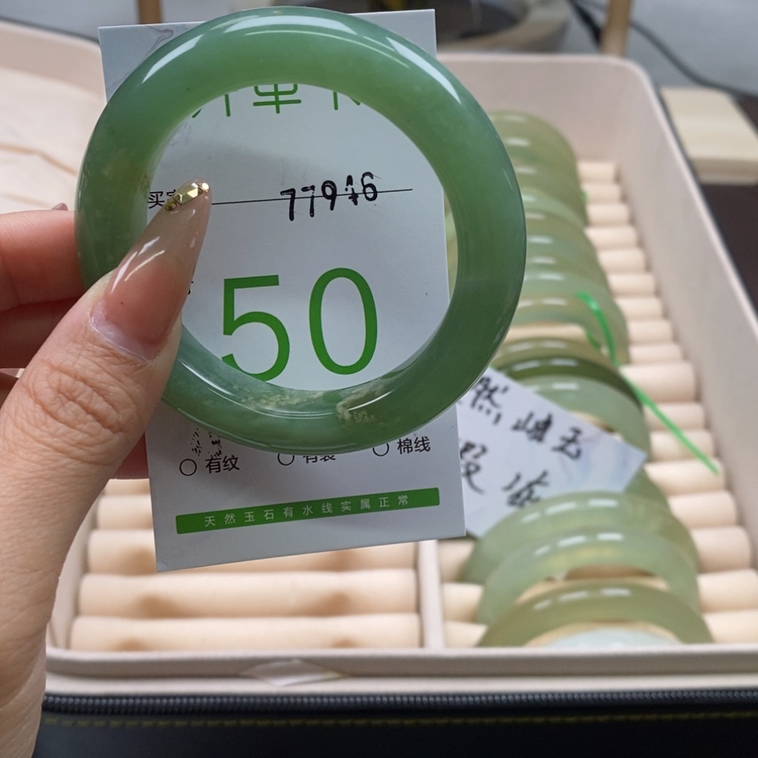 蛇纹石玉手镯未镶嵌