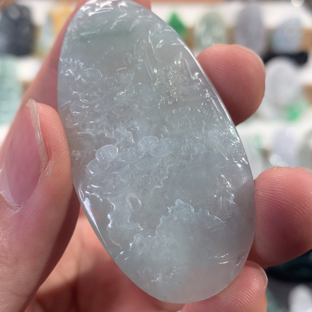 翡翠颈饰未镶嵌山水