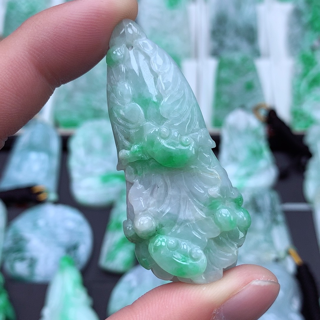 翡翠颈饰未镶嵌翡翠吊坠