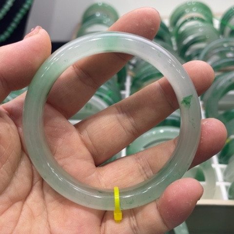 石英质玉手镯未镶嵌阳*寳