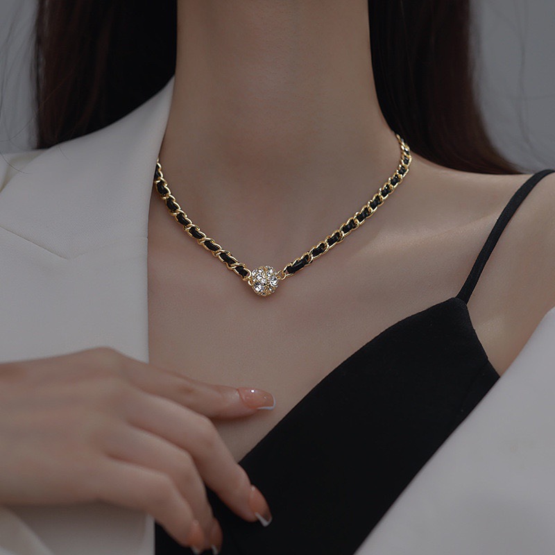 【小香风】皮革项链高级感磁吸吊坠女款黑色编织链条颈链礼品套装