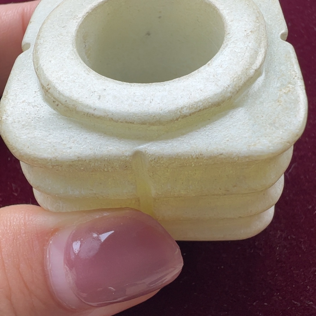 东***人石英质玉未镶嵌颈饰