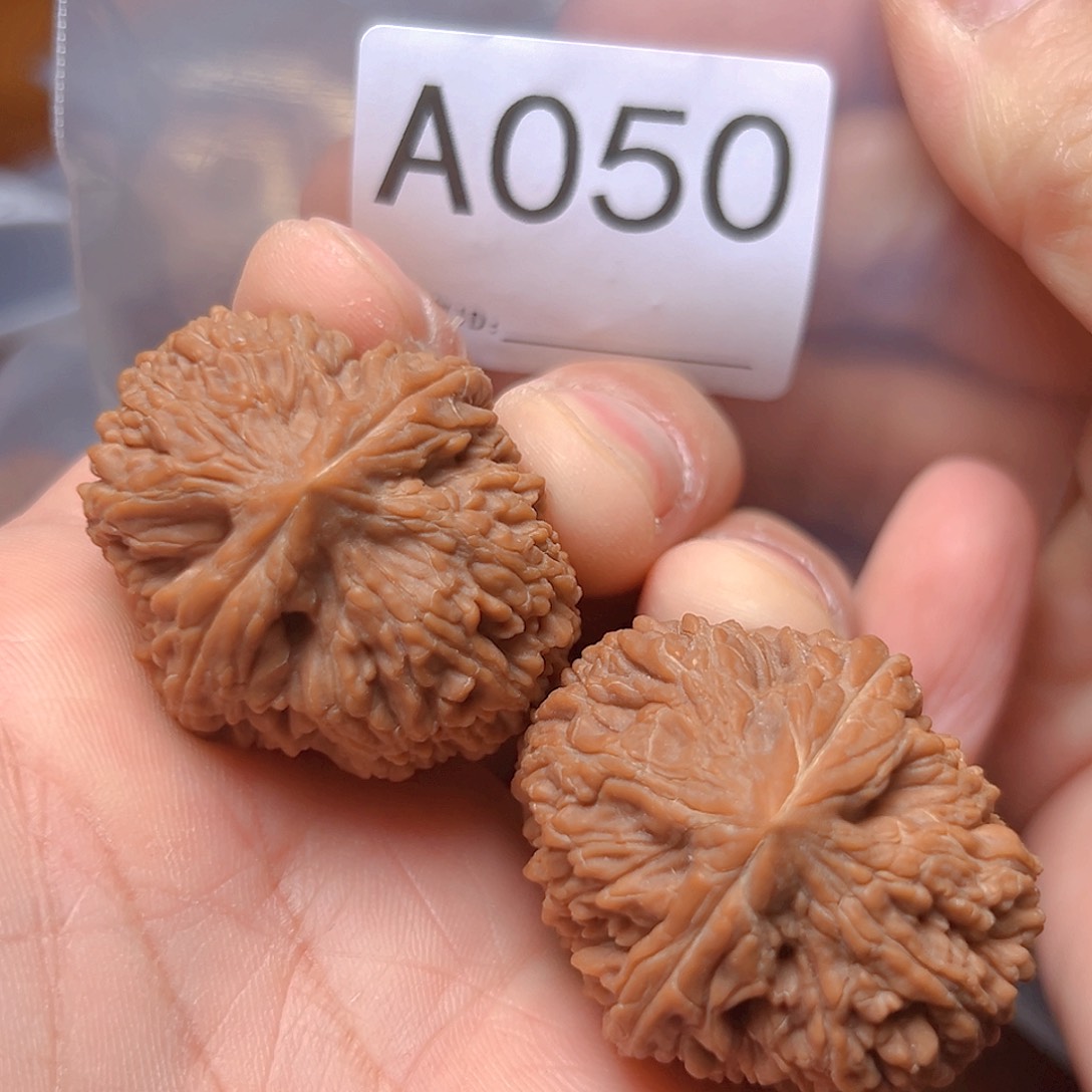 文玩核桃吊坠34免。大蒜头