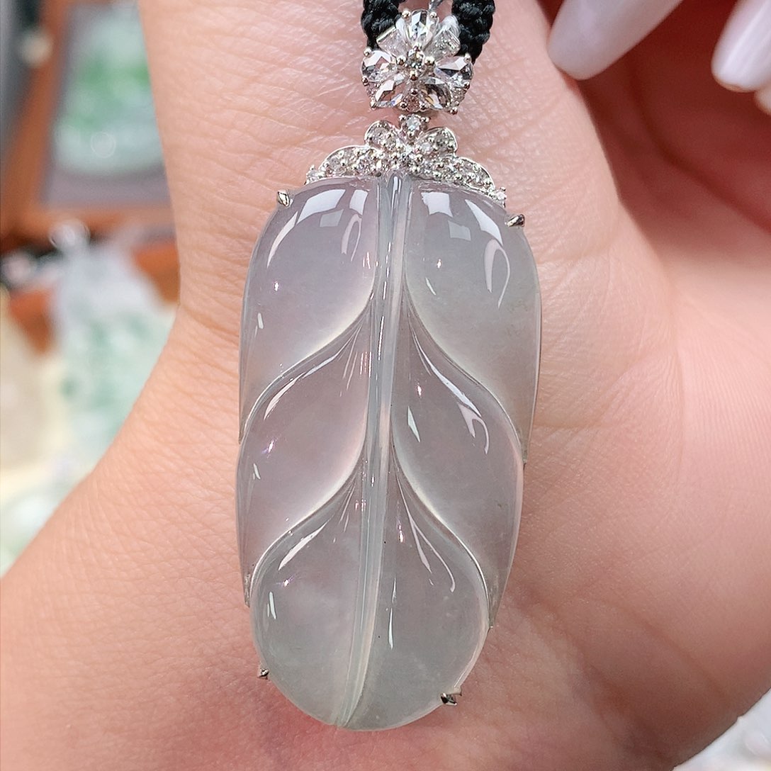 颈饰18K金镶嵌翡翠叶子