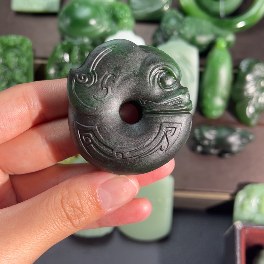 和田玉挂件未镶嵌爱****6菠菜绿玉猪龙定制