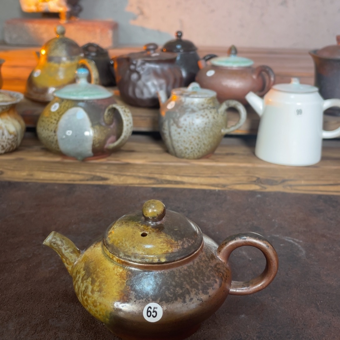 景德镇柴烧茶壶。65