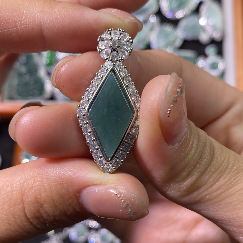 【闪购商品】翡翠颈饰未镶嵌天然