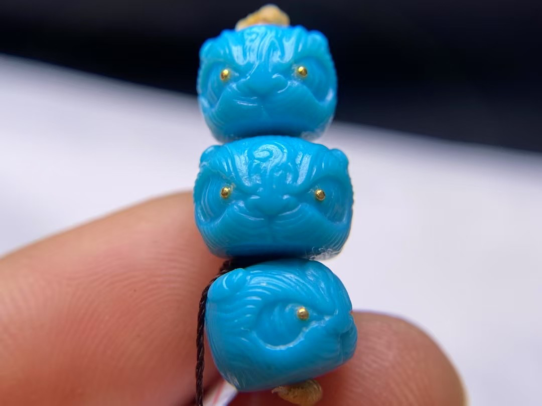 原矿高瓷醒狮套装，高瓷高蓝玉化料，顶珠10mm，腰珠9mm重2.9克（171）