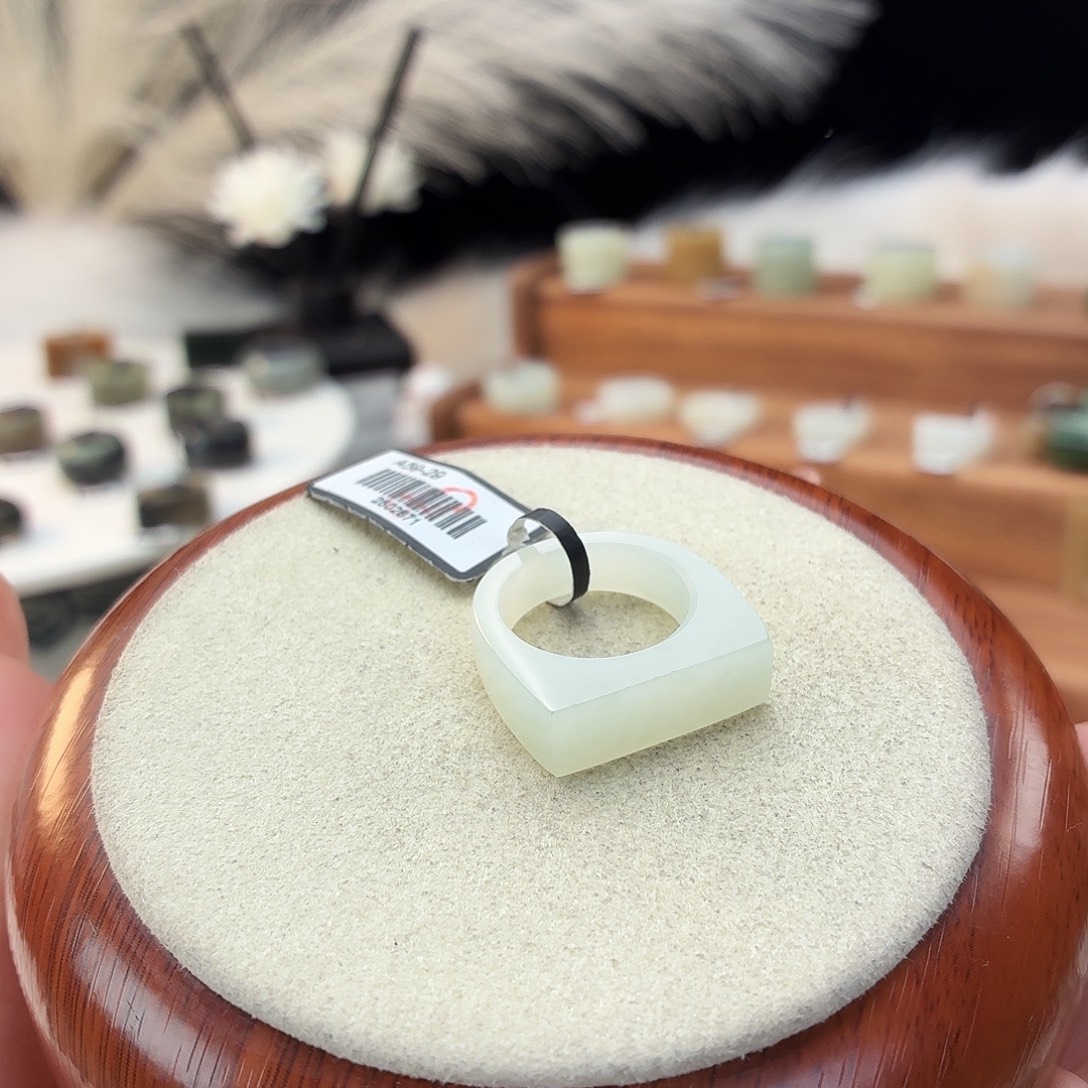 和田玉未镶嵌戒指白马鞍16.52mmj96