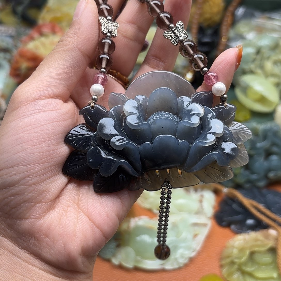 贪***我蛇纹石玉未镶嵌吊坠