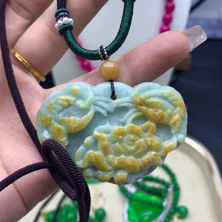 翡翠颈饰未镶嵌吊坠