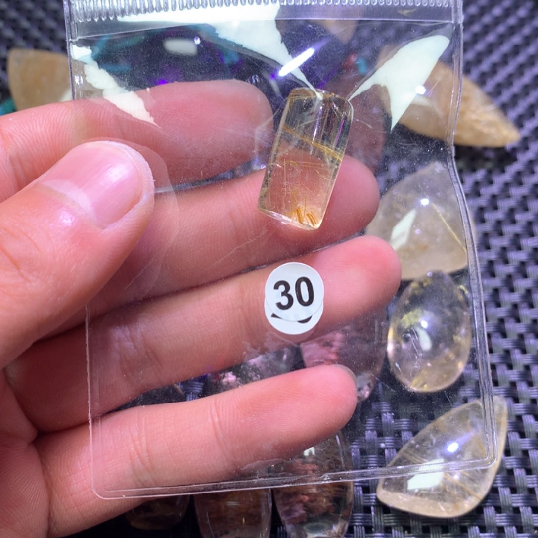未镶嵌颈饰水晶-***。