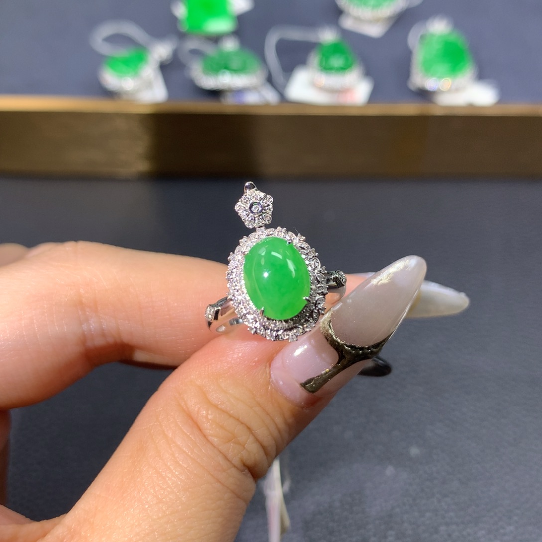 翡翠戒指18K金镶嵌翡翠