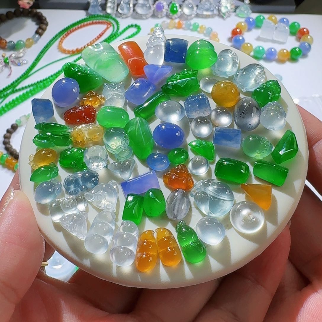 翡翠颈饰未镶嵌多样性发其一