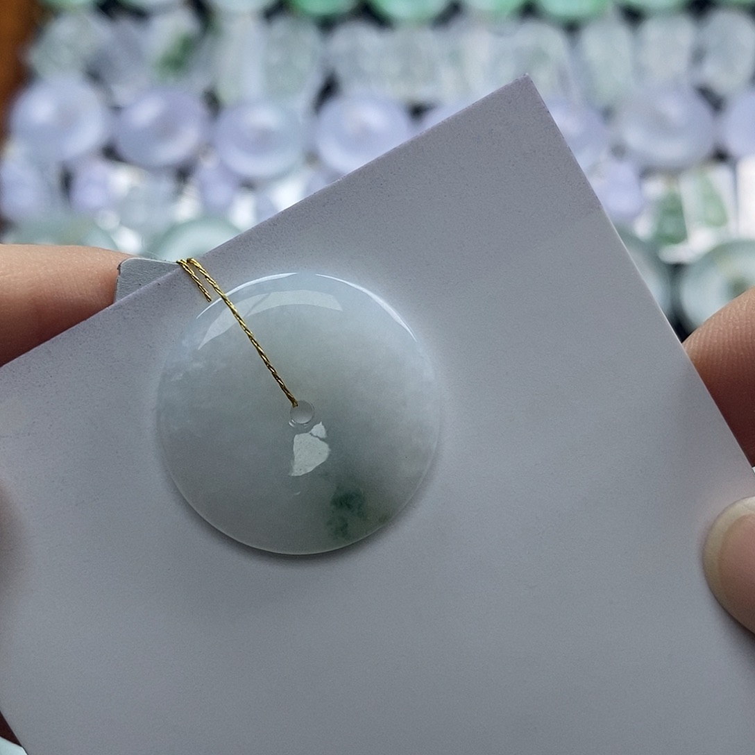 翡翠未镶嵌颈饰平安扣