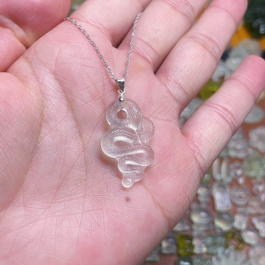 蛇纹石玉吊坠未镶嵌