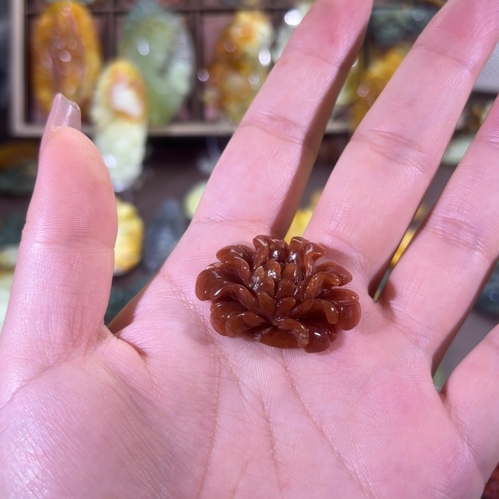 未镶嵌蛇纹石玉颈饰揽*?